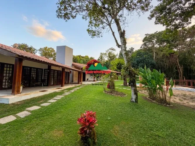 Sítio de 3,59 ha, com casa sede, casa de caseiro, piscina aquecida, espaço zen e
