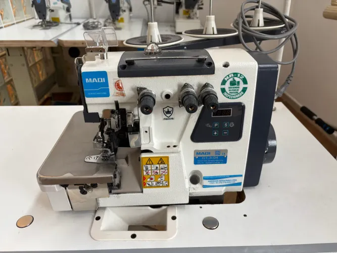 Máquina de costura overlock - Maqi C1 3 04