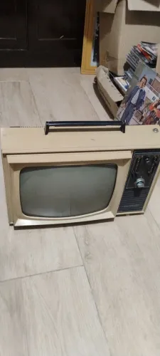 TV 14 polegadas antiga