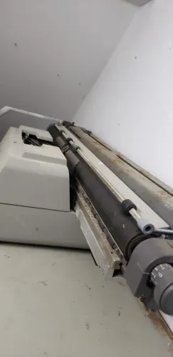 Máquina de Escrever Olivetti Linea 98 - Peça Clássica e Icônica