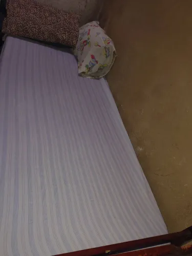 Cama solteiro de madeira