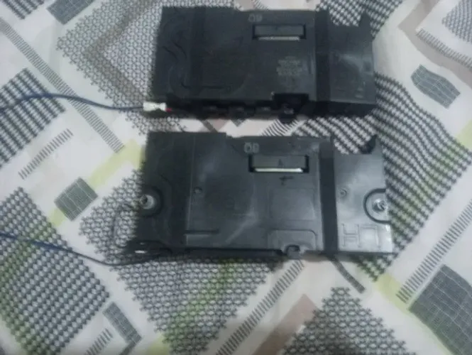 vende-se um par de alto falantes de tv lg 49lf6350