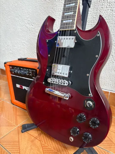 Guitarra SG Michael + Amplificador Borne + Acessórios