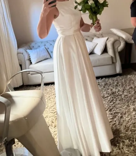 Vestido de Noiva Clean Acetinado (Nunca Usado) + Véu Longo Bordado
