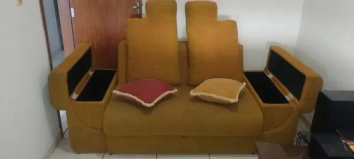 Vendo Sofá-Cama com 2 Baús Laterais