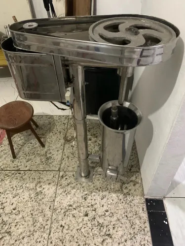 Vende-se uma máquina de açaí