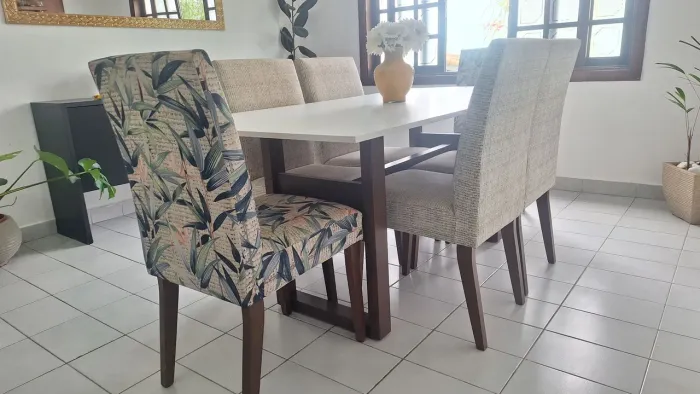 MESA COM 6 CADEIRA EM MADEIRA MACIÇA TAUARI
