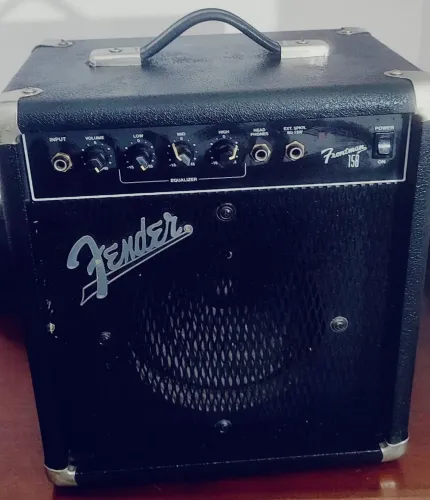 Fender Frontman 15b