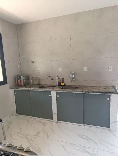 Vendo tudo junto pia enorme com fechamento blindex + tanque grande com fechamento blindex