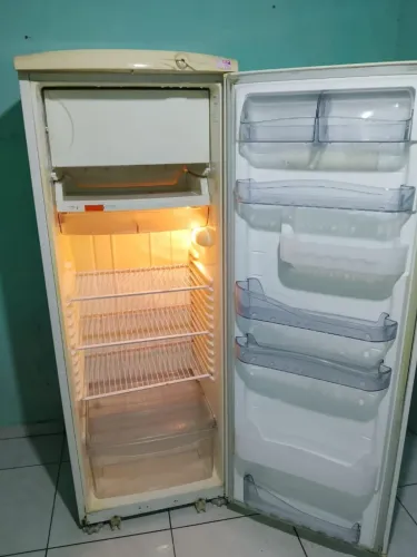 Vende-se geladeira 