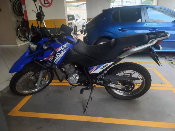 crosser muito nova. unico dono. toda revisada. tudo pago e quitado. só transferiri e andar