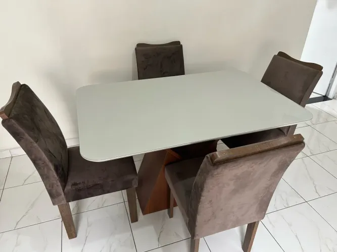 Mesa de jantar 4 cadeiras