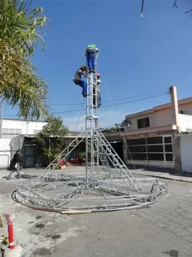 estrutura metálica de árvore de natal