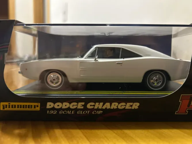 Carrinho Autorama PIONEER Dogde Charger