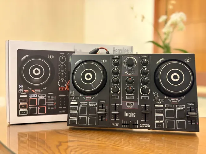 CONTROLADORA CDJ MESA DJ HÉRCULES INPULSE 200 