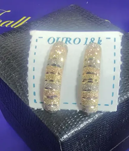 Brincos 3 Cores Ouro 18 Kilates Peso 1.27 Gramas 23 x 4 mm