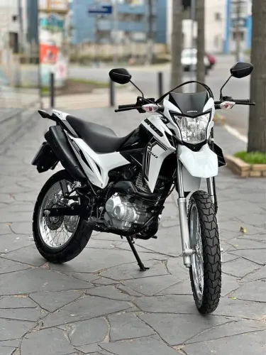 Honda Bros 160 - Ano 2023 Financiável e parcelamento 