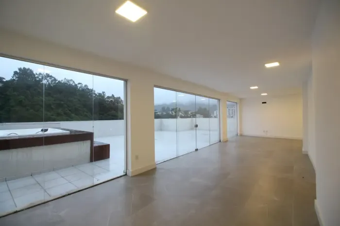 Sensacional cobertura linear com 316m² na Rua Araguaia Freguesia- Toda reformada