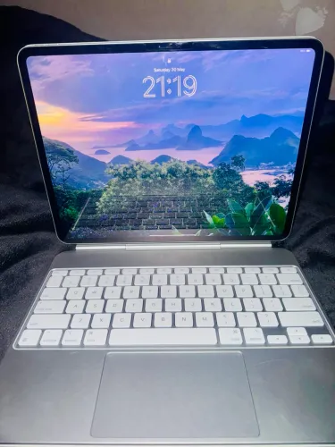 iPad Pro 13 inch M4 256GB com Pencil Pro e Magic Keyboard