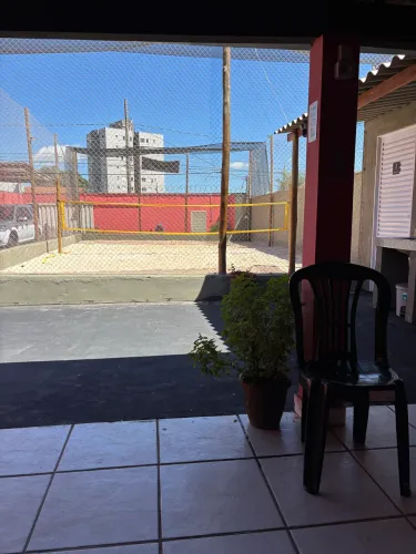 VENDE-SE casa e quadra de areia