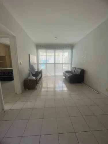 ? APARTAMENTO À VENDA A POUCOS PASSOS DA PRAIA!