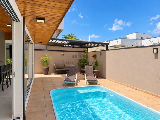 Casa em Condomínio - Residencial Jaguary - Urbanova - 4 Dormitórios - 356m².