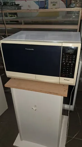 Micro-ondas Panasonic 23 litros, 127V.