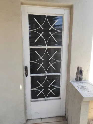Porta social de ferro 2,10x0,82 - Retirar no local