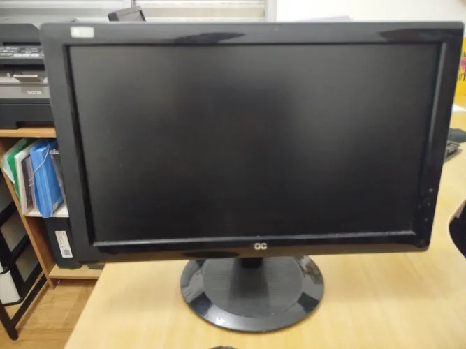 Monitor AOC 19" Widescreen + Adaptador HDMI Incluso - Completo e Pronto para Uso!