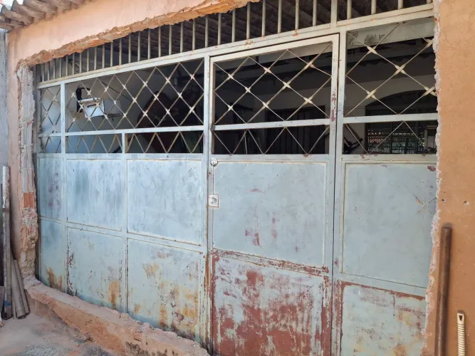 Vende-se este portão