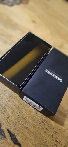 Vendo Samsung Galaxy S25 FE 128 gigas lacrado na cor azul marinho