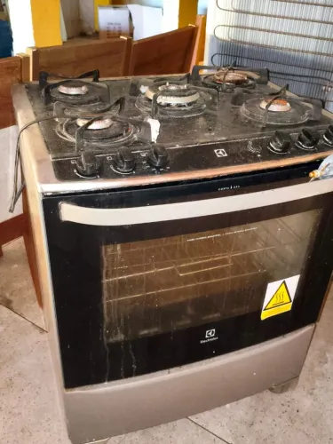 Fogão 5 bocas/Forno elétrico Grande
