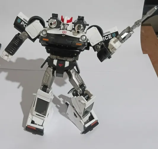 TRANSFORMER Prowl MASTERPIECE MP-17 <br>R$ 270