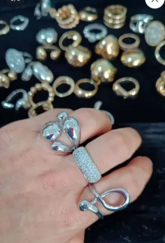 VENDO LOTE DE ANÉIS BIJUTERIA FINA DE ÓTIMA QUALIDADE