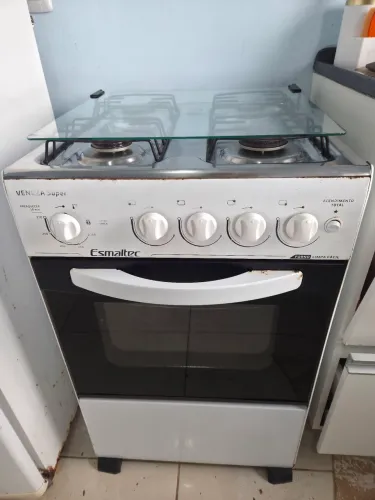 Desapego 4 bocas com forno funcionando