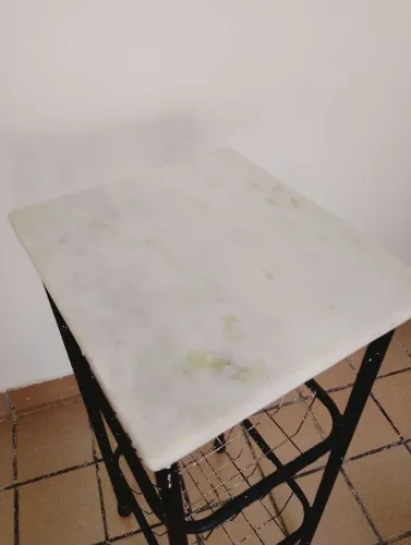 Fruteira com tampo de mármore