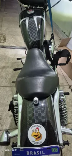 Moto Única, Pintura Estilizada e Cromos revitalizada, linda Moto
