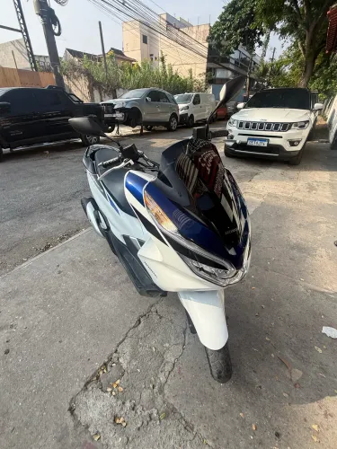 Vendo moto PCX com quilometragem baixa