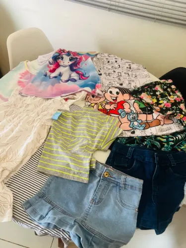 lote da Bela ! mais 10 itens vês 10/12 anos ! disney poim etc tudo 85