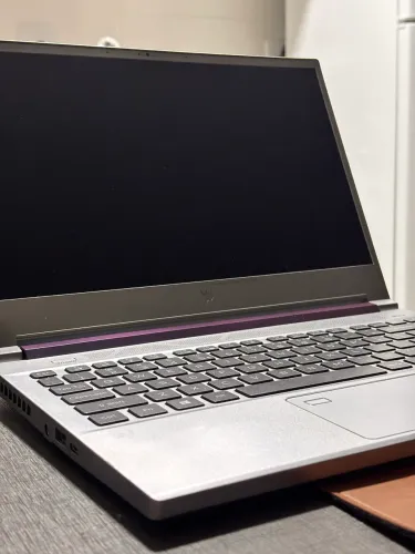 Notebook Acer Predator Triton 300 SE Usado