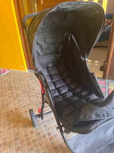 Vendo carrinho de bebê semi novo