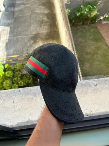VENDO BONÉ GUCCI