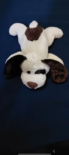 Pelúcia cachorro deitado em bom estado 