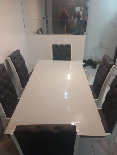 Mesa grande com 6 cadeiras 
