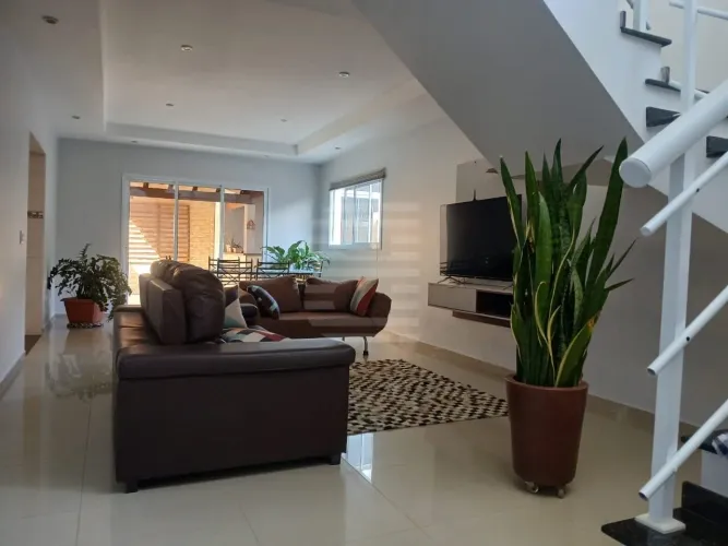 Casa à venda em condomínio | 241m² | 3 dormitórios | 4 vagas | Valinhos,SP