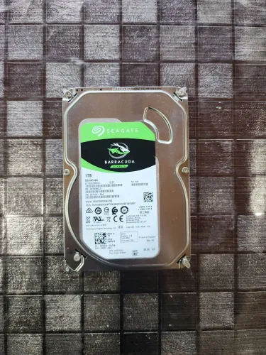 Hd Seagate 1 Tb para Desktop, ligado apenas 33 vezes, seminovo 
