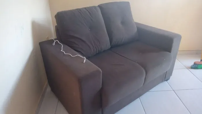Vendo sofá de dois lugares 