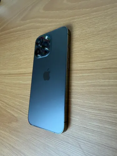 I phone 13 pro 256g. Com problema em 1 das câmeras traseira R$1.700