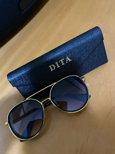 Óculos Dita