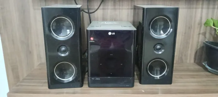 Micro Hi-Fi com 160W de potência